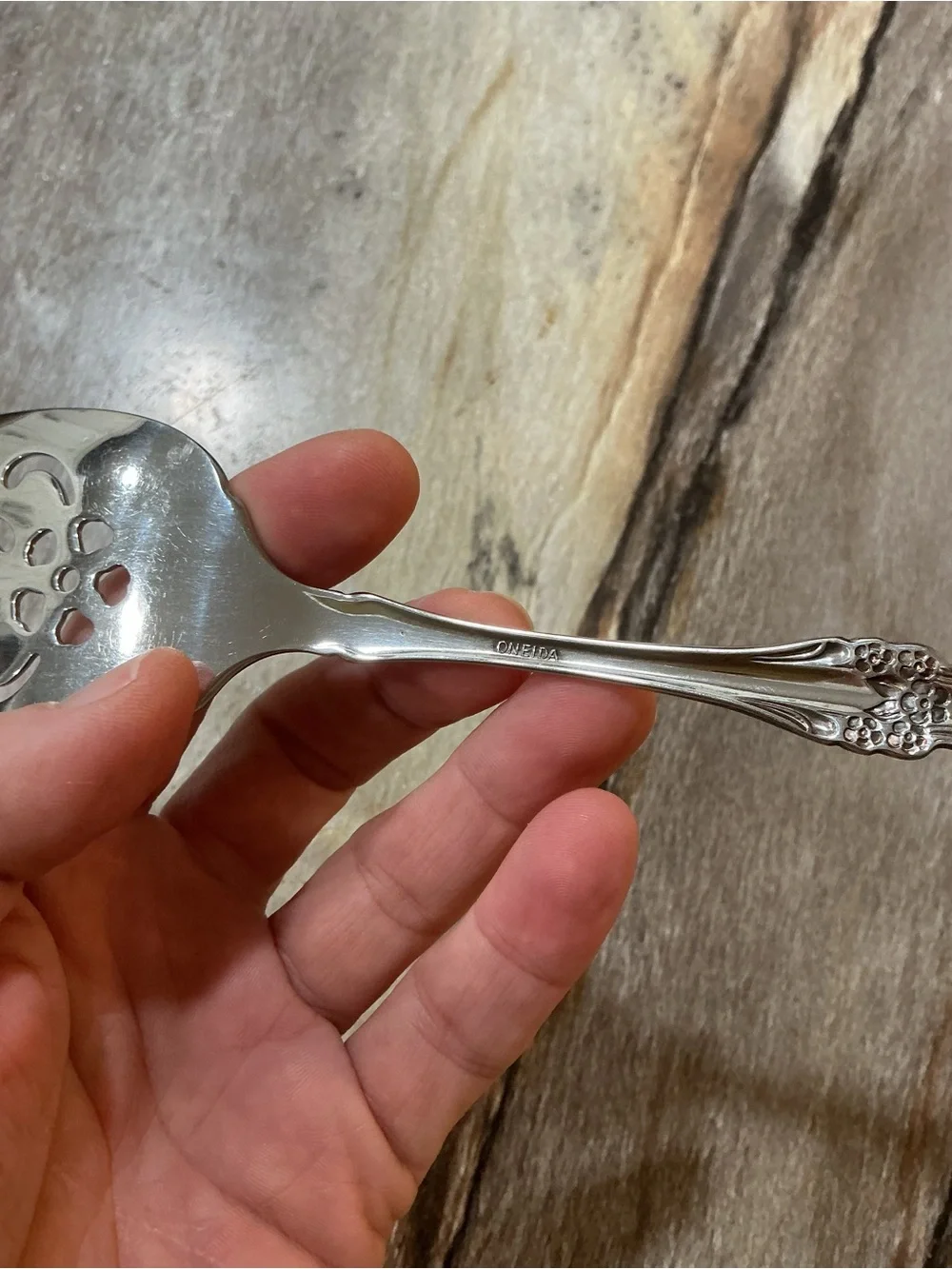 Vintage Oneida Distinction Deluxe Raphael Pierced Stainless Pie Server